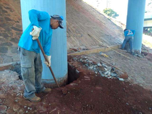 Bases de viaduto da Avenida Afonso Pena come&ccedil;am a ganhar refor&ccedil;o