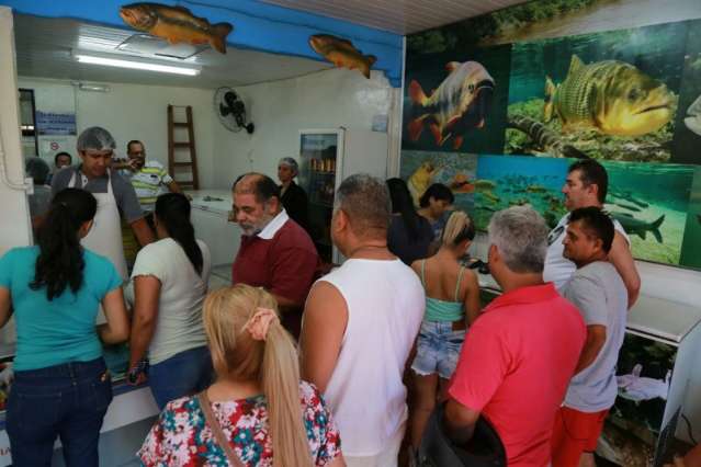 Mais barato, pacu lidera prefer&ecirc;ncia de clientes de &uacute;ltima hora nas peixarias