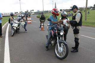 As motocicletas também são alvos da operação (Foto: Cleber Gellio)