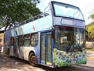 Ônibus do City Tour de Campo Grande está parado há um ano. (Foto: Marcos Erminio/Arquivo)