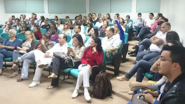 M&eacute;dicos aprovam retomada da greve e suspendem atendimento nesta sexta
