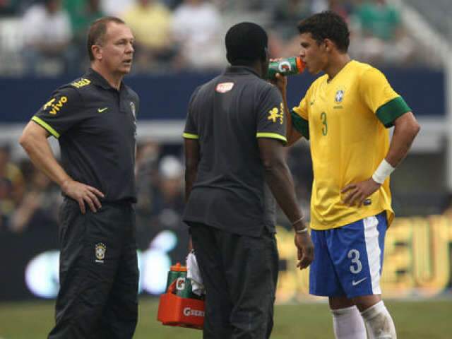  Sem perder h&aacute; 10 jogos, Brasil &eacute; derrotado por 2 a 0 pelo M&eacute;xico