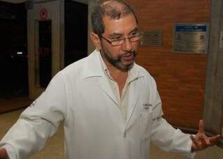 Infectologista Rivaldo Venâncio da Cunha, uma autoridade no assunto da dengue (Foto: Arquivo / Simão Nogueira)