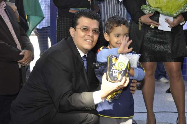 Prefeito realiza hoje entrega simb&oacute;lica de uniformes na Capital