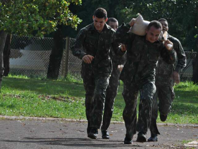  Militares da 9&ordf; Regi&atilde;o participam de gincana para comemorar 62 anos da Companhia