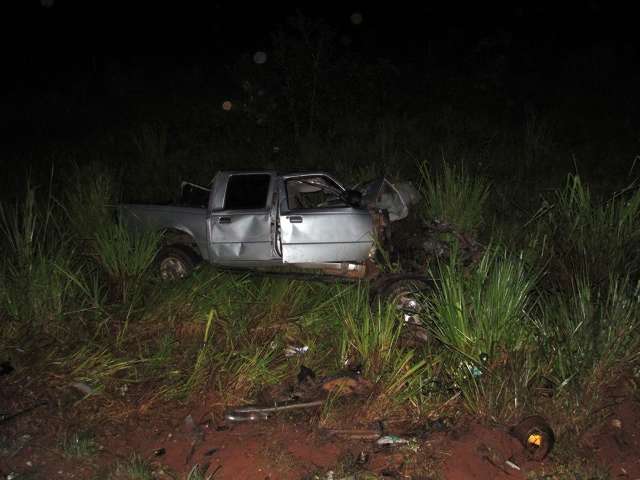 Dois morrem e sete ficam feridos em acidente com tr&ecirc;s ve&iacute;culos na BR-163