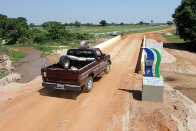  Andr&eacute; Puccinelli inaugura pontes e anuncia mais obras em Rio Verde