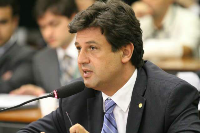  Partidos se encolhem na disputa pelo poder na pol&iacute;tica de interesses