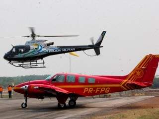 Aeronaves do governo de MS já estão na região da fazenda BR Pec. (Foto: Subcom/Divulgação)