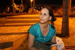 Lourdes acredita que crimes acontecem na Orla por que falta iluminação no local. (Foto: Marcelo Victor)