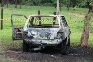 O veículo ficou totalmente destruído. (Foto: Jornal da Nova)