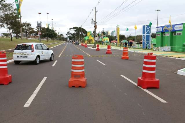  Torcedores ignoram o frio e come&ccedil;am a chegar na Vila Brasil