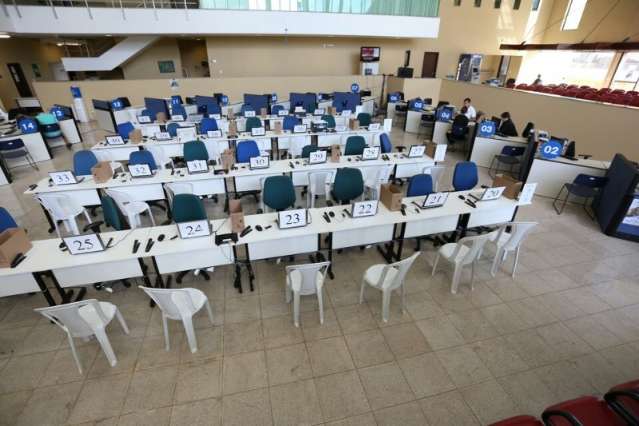 Justi&ccedil;a Eleitoral faz plant&atilde;o no fim de semana &agrave; espera de 4 mil eleitores 