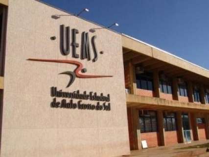 Uems está com inscrições abertas de concurso para professores R$ 8,6 mil 