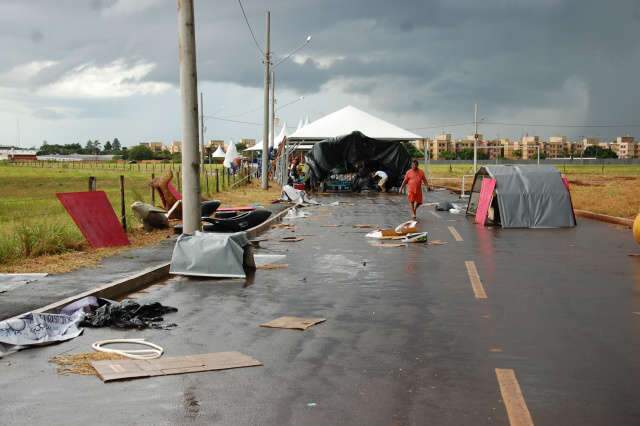  Escolas da Capital amargam preju&iacute;zo com chuva e agora t&ecirc;m trabalho extra