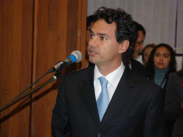  Deputados se rebelam contra presidente e amea&ccedil;am deixar PMDB