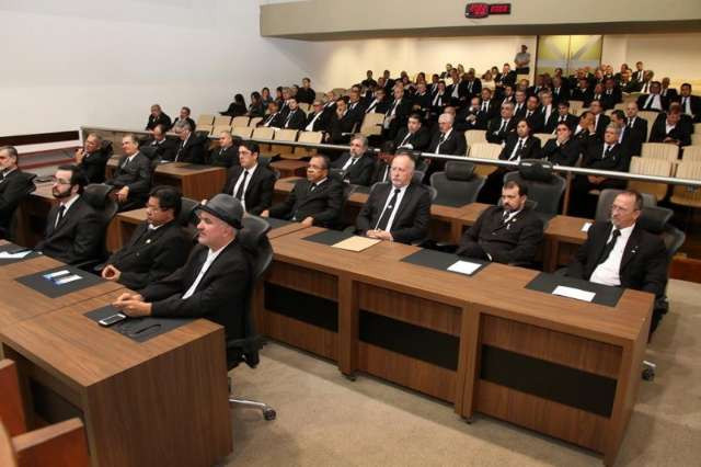 Assembleia faz homenagem a Ma&ccedil;onaria e entrega comenda ao governador