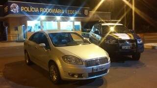 Veículo, furtado e clonado, seguia para Campo Grande. (Foto: PRF/MS)