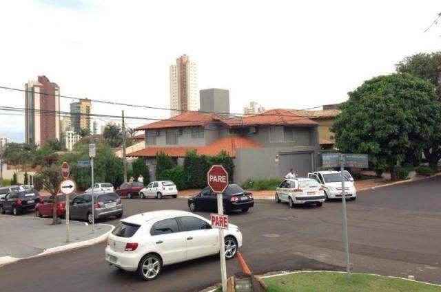 Vizinhos testemunham acidentes e alertam para cruzamento