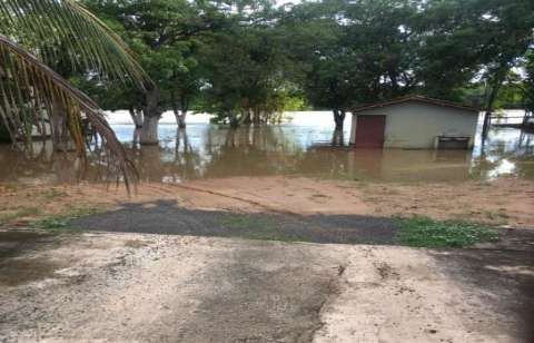 Rio Taquari baixa, mas município e ribeirinhos continuam em alerta 