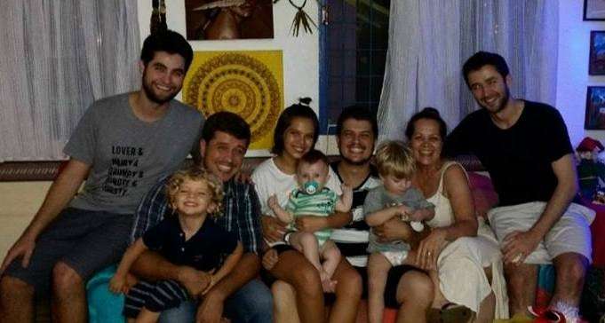 Miska e a família. (Foto: Carmen Rosa Vasconcelos Figueiredo)