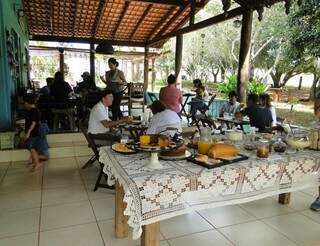 O Café no Sítio comporta até 30 pessoas por edição. (Foto: Míriam Arazini)