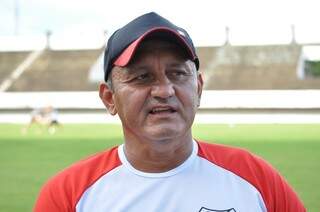 Gilmar Calonga, do treinador do Comercial, está confiante na conquista do título estadual (Foto: Marcelo Calazans)