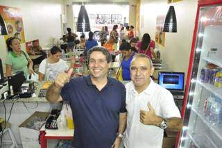 O proprietário: Sérgio Fernandes (à esquerda) e Edmar Santana. (Foto: João Garrigó)