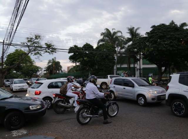 Fuja do congestionamento: obra na Euclides da Cunha tumultua Rua Goi&aacute;s