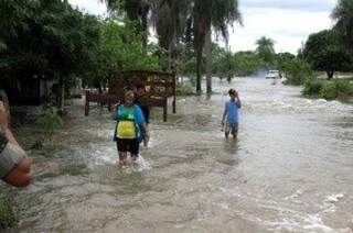 Em Porto Murtinho, moradores ficaram debaixo d&#039;água e áreas rurais ficaram isoladas. (Foto:Toninho Ruiz)
