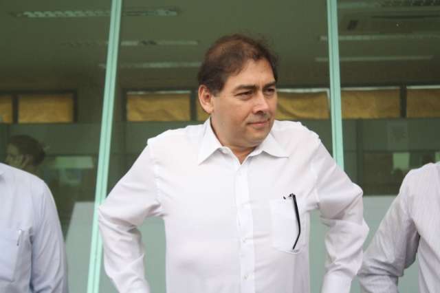 Bernal diz que vai manter Santini e continuar retendo dinheiro do Sisem