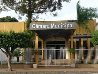 Câmara de Amambai vai reajustar salário de prefeito e secretários (Foto: Moreira Produções)