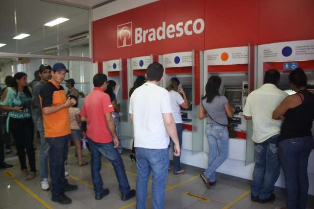 Servi&ccedil;o acumula e Bradesco tem segunda-feira de transtornos em filas 