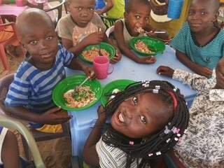 Os recursos arrecadados serão revertidos para a ONG Fraternidade Sem Fronteiras, que daqui atende mil crianças em Moçambique.