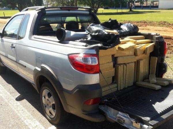 Meia tonelada de maconha &eacute; apreendida sendo levada para a Capital