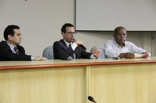 Ronaldo Franco, Paulo Cezar dos Passos e Geraldo Alves em reunião no MPE (Foto: Divulgação/Assessoria/MPE)