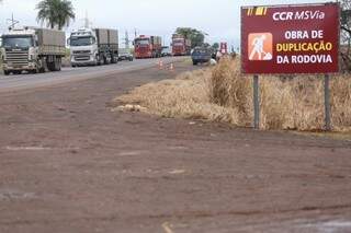 Obras interditam rodovia parcialmente e trânsito fui no sistema pare-e-siga (Foto: Arquivo/Marcelo Victor)