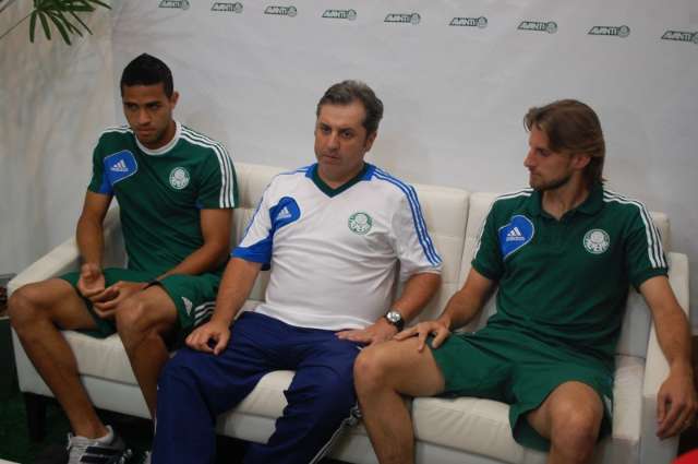 Capital vive &quot;onda&quot; verde e torcedores lotam shopping para ver jogadores