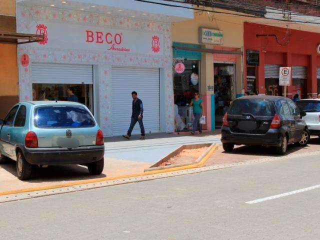 Sem orienta&ccedil;&atilde;o, motoristas ficam confusos e tumulto continua em vagas na 14