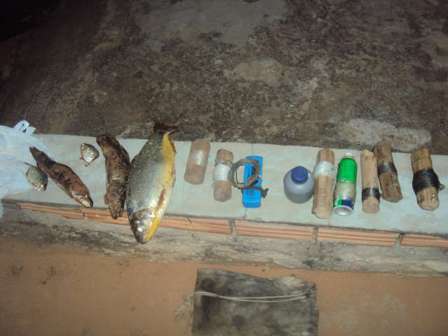  Em Alcin&oacute;polis, pescadores s&atilde;o presos com 5 kg de peixes no c&oacute;rrego Furnas