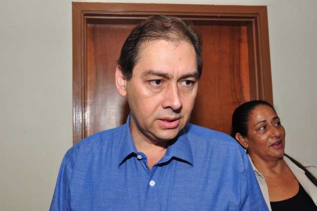 Bernal demite 110 comissionados, metade da &aacute;rea da sa&uacute;de