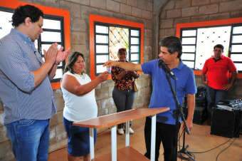  Prefeito entrega centros comunit&aacute;rios em tr&ecirc;s bairros de Campo Grande