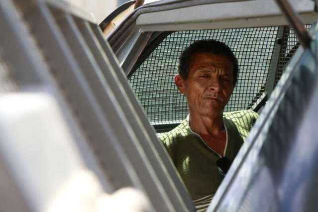 Cinco dias ap&oacute;s, dono procura e acha carro furtado estacionado na rua
