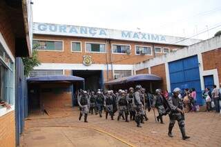 Batalhão de Choque durante ação na Penitenciária de Segurança Máxima da Capital. (Foto: Marcos Ermínio)