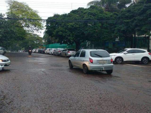 Campo Grande amanhece com chuva e frio na v&eacute;spera de feriado