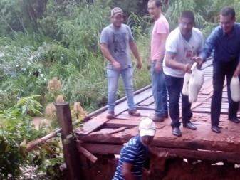 Ponte desaba e deixa moradores &quot;ilhados&quot; e sem &aacute;gua em munic&iacute;pio 