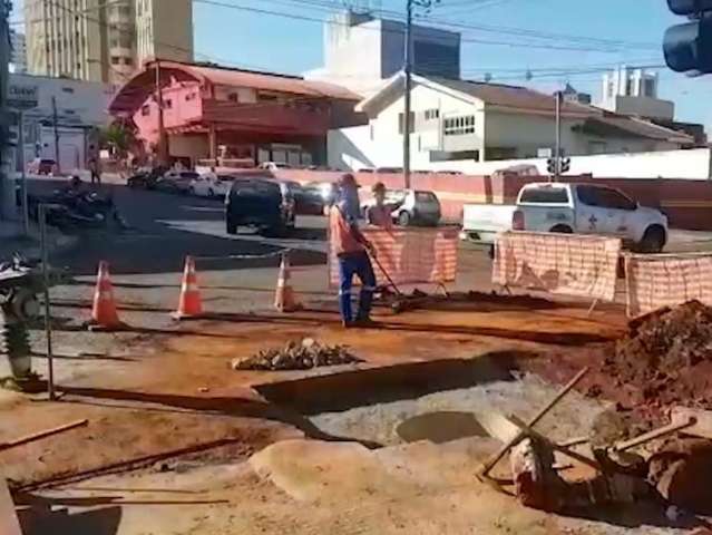 Com duas frentes de trabalho, prefeitura prepara bloqueios na rua 14 de Julho