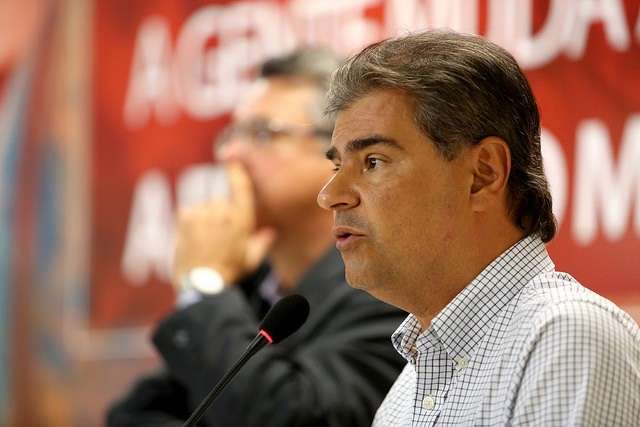 Nelsinho promete atender reivindica&ccedil;&otilde;es de professores