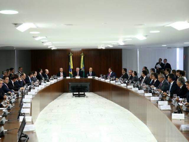 Reinaldo diz que acordo traz al&iacute;vio e pode acabar com d&eacute;ficit em 2016