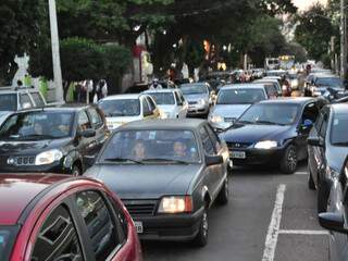 Congestinamentos na rua 15 de Novembro já se tronaram comuns. (Foto: João garrigó)